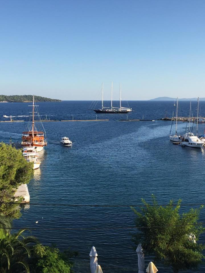 Hotel Papagalos Неос Мармарас Екстериор снимка
