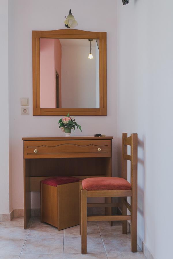 Hotel Papagalos Неос Мармарас Екстериор снимка